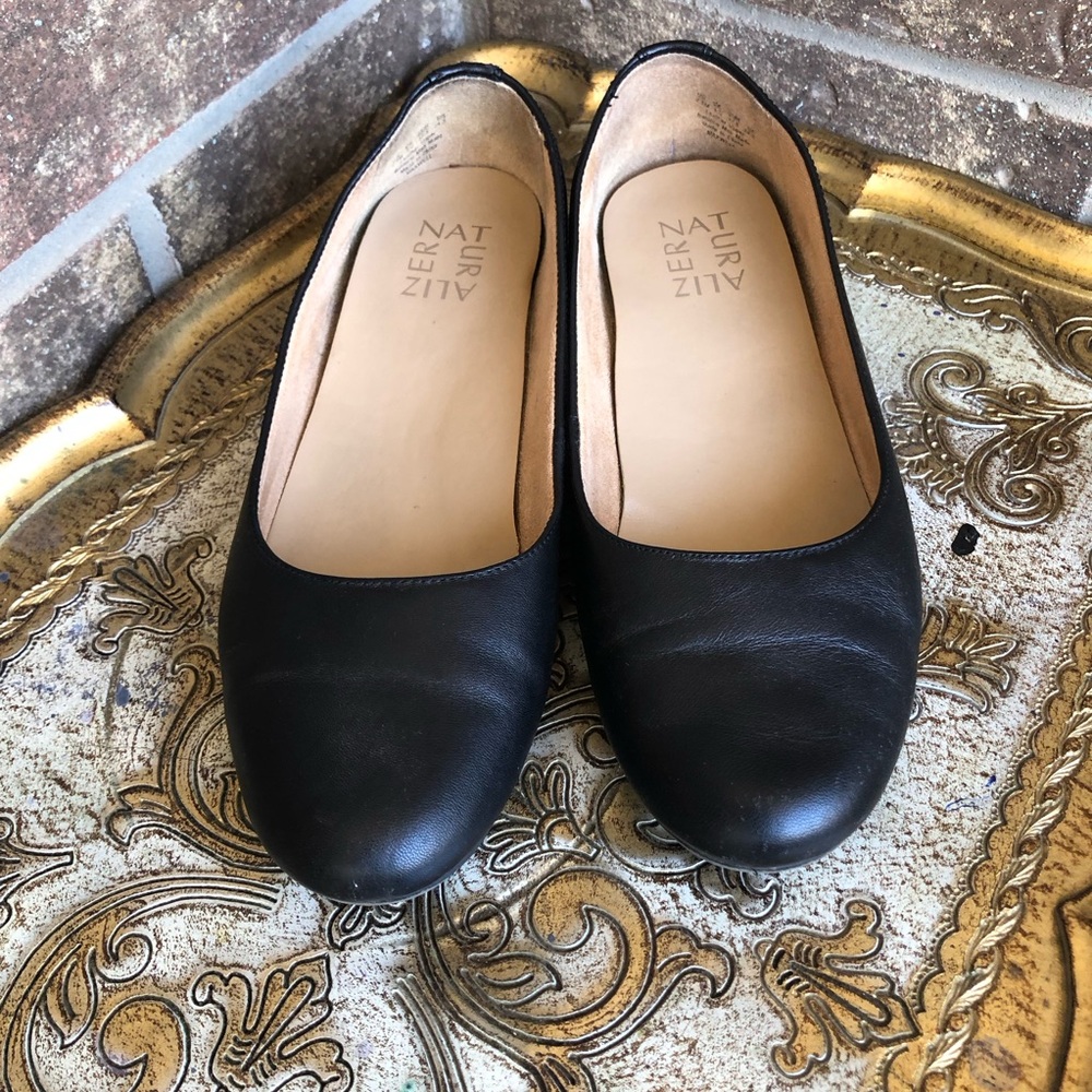 Naturalizer Classic Black Leather Flats
